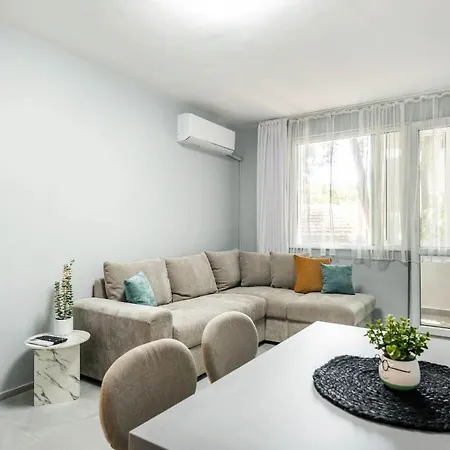 Fresh Place To In The Center Of *
